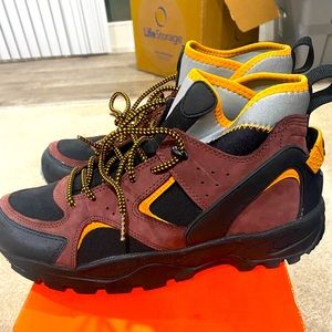 Nike Men’s Mowabb Huarache size 12 gently worn with original box